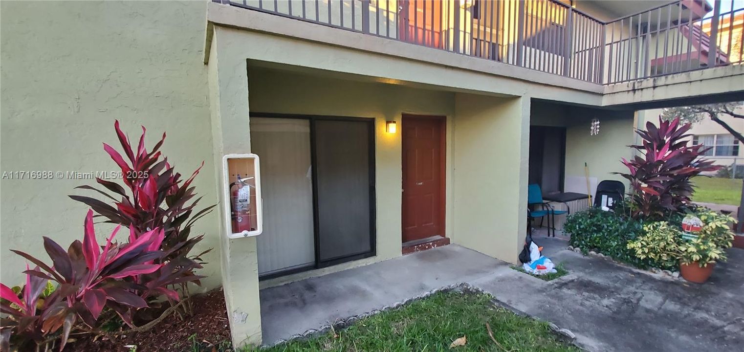 For Rent: $1,850 (2 beds, 2 baths, 870 Square Feet)