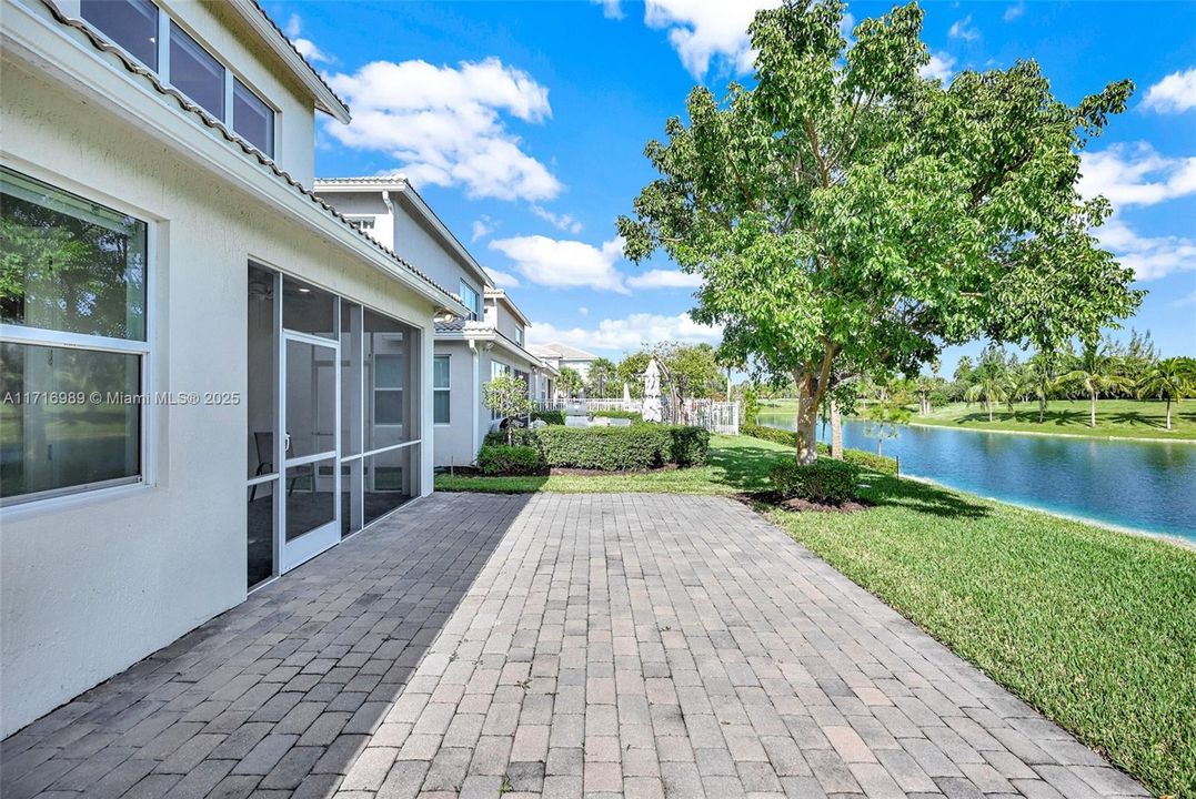 For Sale: $924,000 (3 beds, 2 baths, 2220 Square Feet)