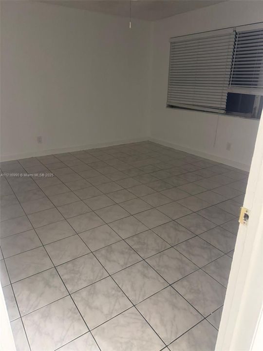 For Rent: $1,650 (1 beds, 1 baths, 680 Square Feet)