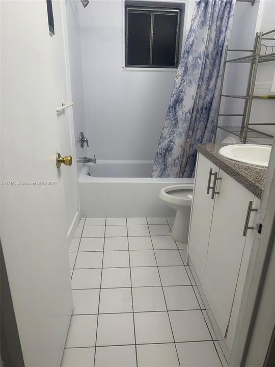 For Rent: $1,650 (1 beds, 1 baths, 680 Square Feet)