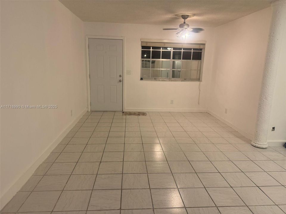 For Rent: $1,650 (1 beds, 1 baths, 680 Square Feet)