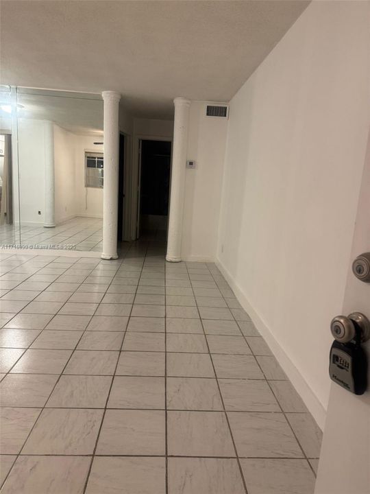 For Rent: $1,650 (1 beds, 1 baths, 680 Square Feet)