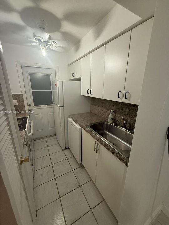 For Rent: $1,650 (1 beds, 1 baths, 680 Square Feet)