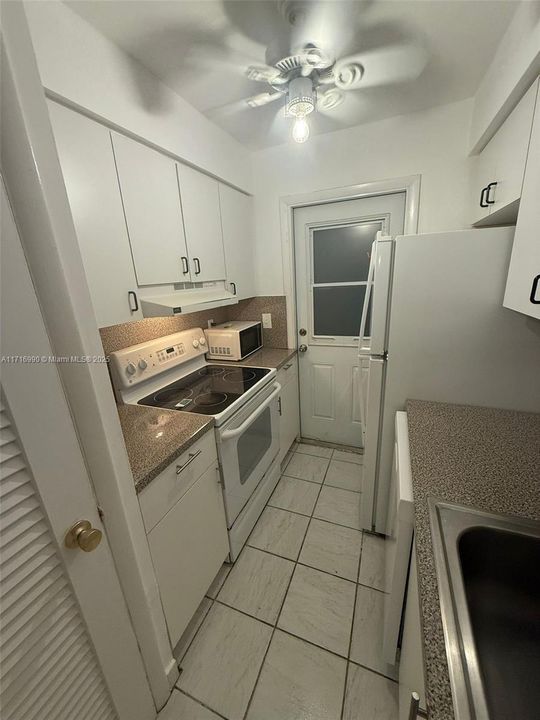 For Rent: $1,650 (1 beds, 1 baths, 680 Square Feet)