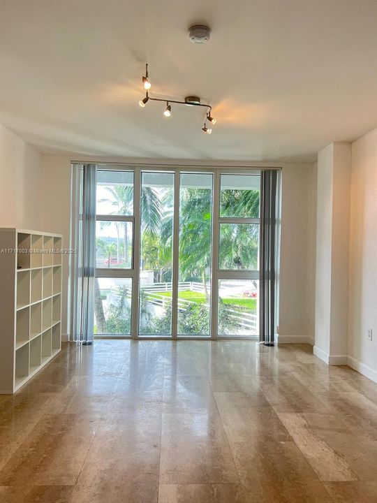 En Venta: $375,000 (0 camas, 1 baños, 386 Pies cuadrados)