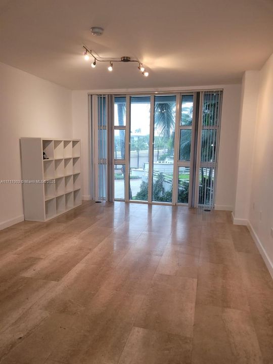 En Venta: $375,000 (0 camas, 1 baños, 386 Pies cuadrados)