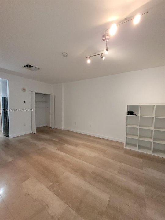 En Venta: $375,000 (0 camas, 1 baños, 386 Pies cuadrados)