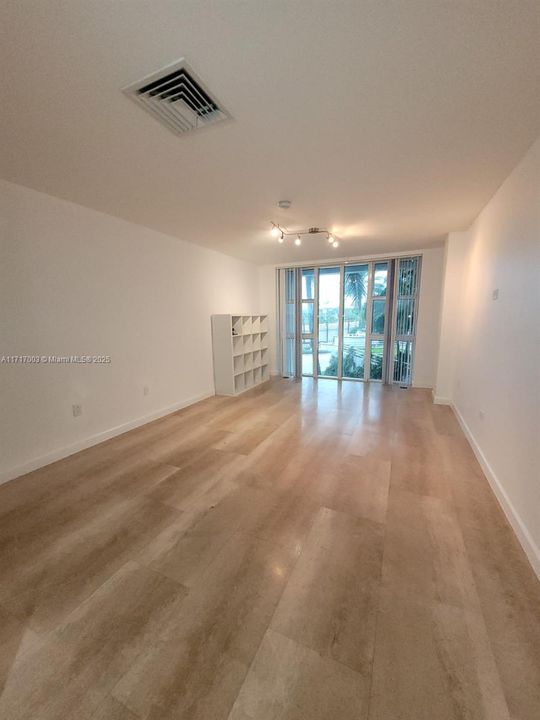 En Venta: $375,000 (0 camas, 1 baños, 386 Pies cuadrados)