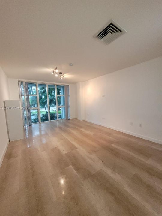 En Venta: $375,000 (0 camas, 1 baños, 386 Pies cuadrados)