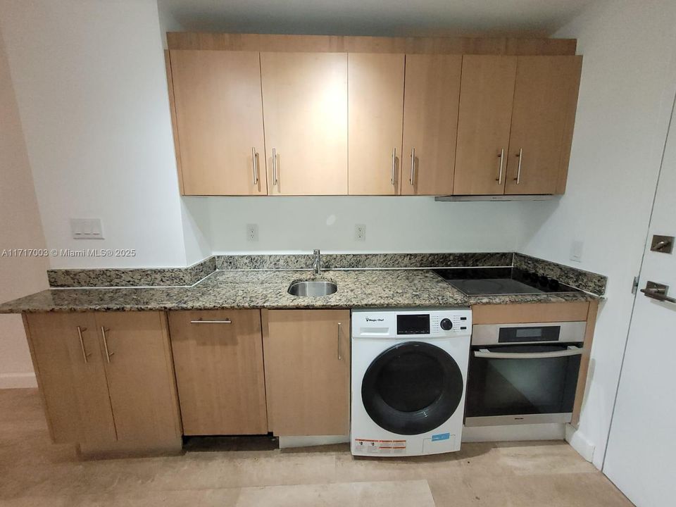 En Venta: $375,000 (0 camas, 1 baños, 386 Pies cuadrados)