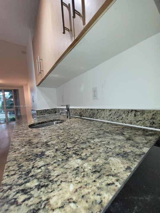 En Venta: $375,000 (0 camas, 1 baños, 386 Pies cuadrados)