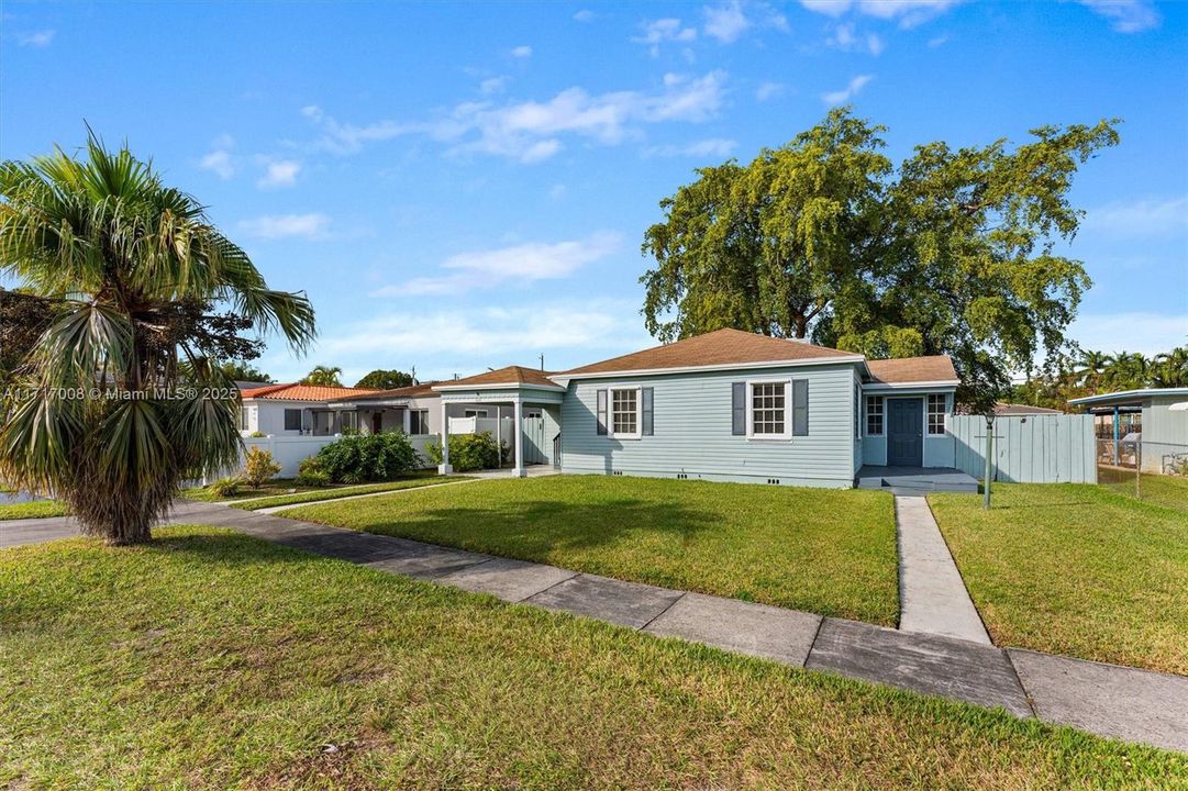 For Sale: $490,000 (2 beds, 2 baths, 1186 Square Feet)