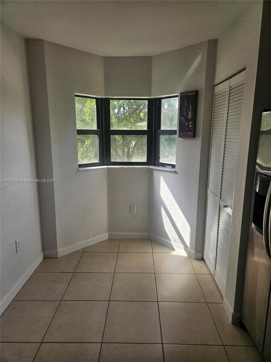 For Rent: $2,000 (2 beds, 2 baths, 817 Square Feet)