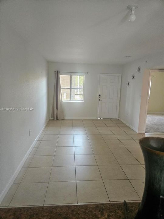 For Rent: $2,000 (2 beds, 2 baths, 817 Square Feet)