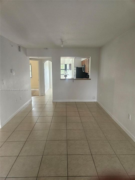 For Rent: $2,000 (2 beds, 2 baths, 817 Square Feet)