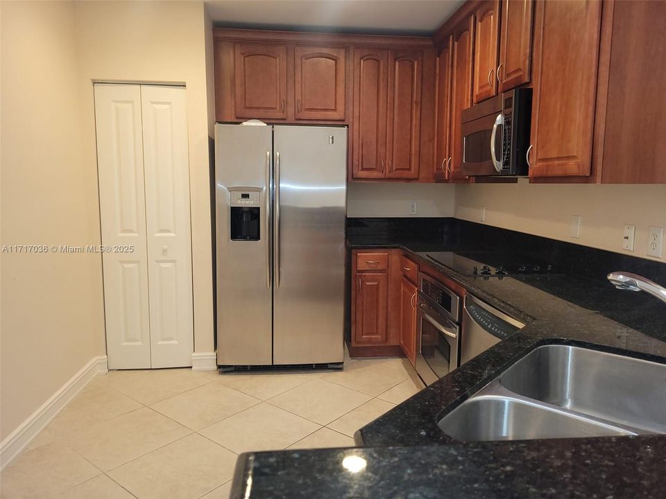 For Rent: $3,500 (2 beds, 2 baths, 1296 Square Feet)