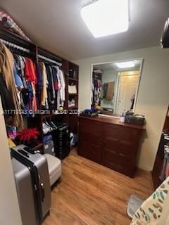 For Sale: $158,500 (1 beds, 1 baths, 862 Square Feet)