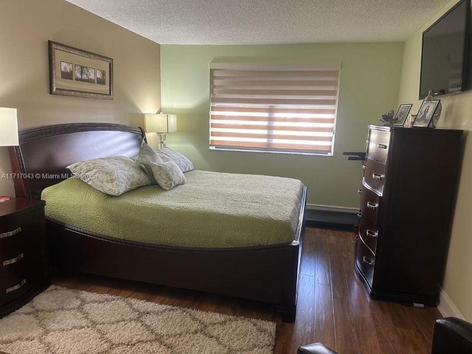 For Sale: $158,500 (1 beds, 1 baths, 862 Square Feet)