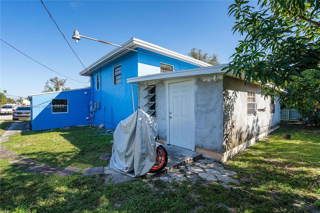 For Sale: $660,000 (4 beds, 2 baths, 2530 Square Feet)