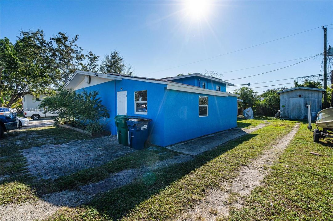 For Sale: $660,000 (4 beds, 2 baths, 2530 Square Feet)