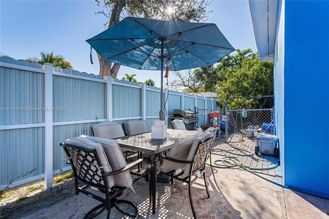 For Sale: $660,000 (4 beds, 2 baths, 2530 Square Feet)