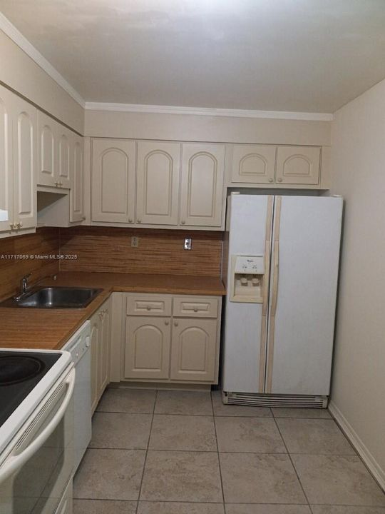 For Rent: $1,950 (1 beds, 1 baths, 672 Square Feet)