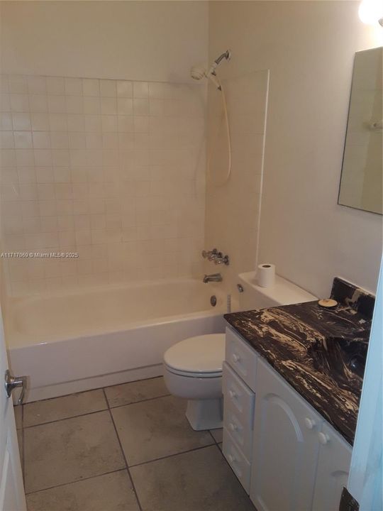 For Rent: $1,950 (1 beds, 1 baths, 672 Square Feet)