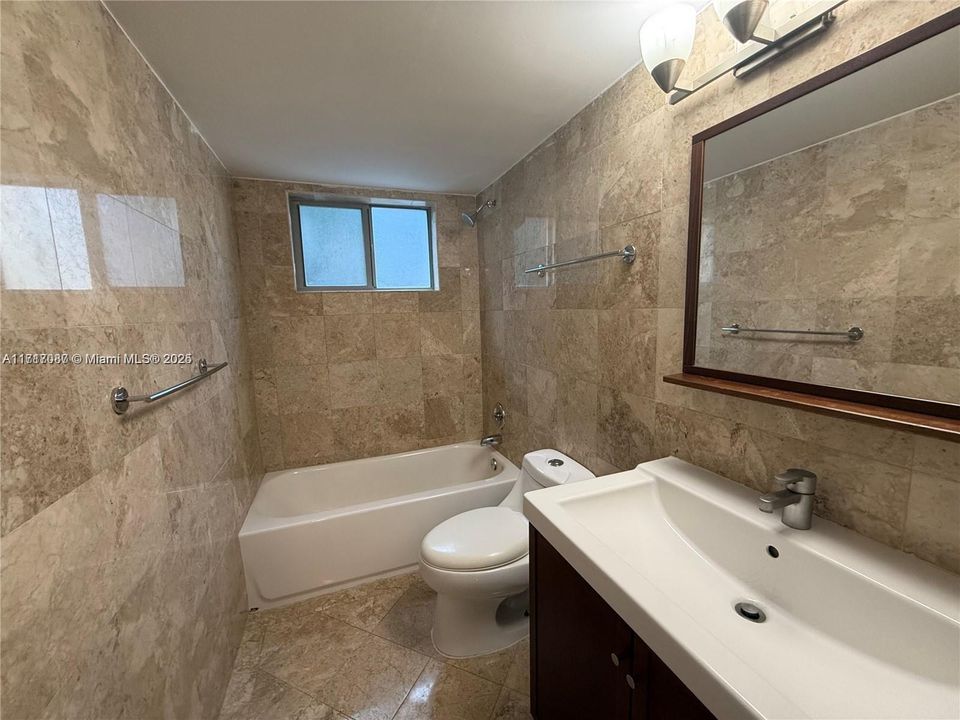 For Rent: $2,550 (2 beds, 2 baths, 924 Square Feet)