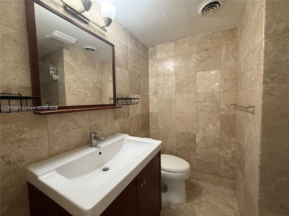 For Rent: $2,550 (2 beds, 2 baths, 924 Square Feet)