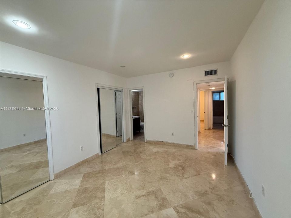 For Rent: $2,550 (2 beds, 2 baths, 924 Square Feet)