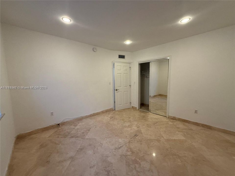 For Rent: $2,550 (2 beds, 2 baths, 924 Square Feet)