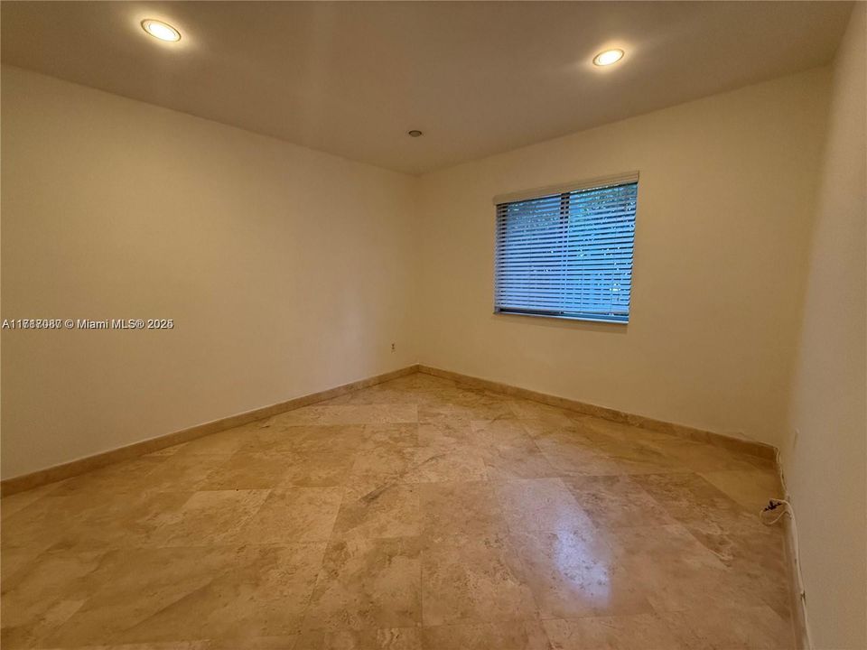 For Rent: $2,550 (2 beds, 2 baths, 924 Square Feet)