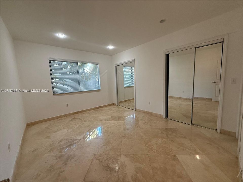 For Rent: $2,550 (2 beds, 2 baths, 924 Square Feet)