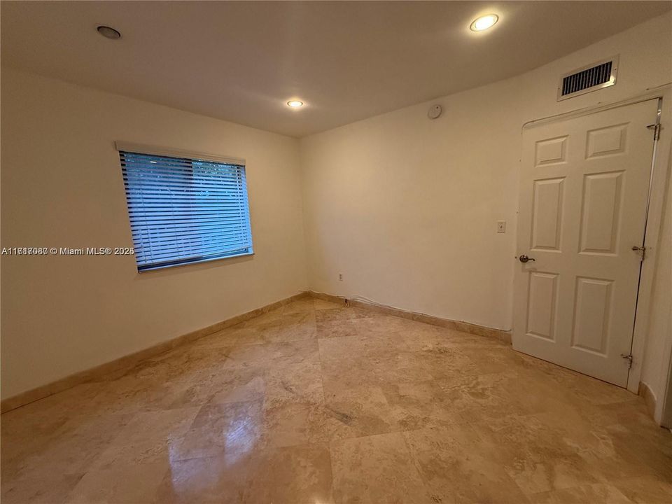 For Rent: $2,550 (2 beds, 2 baths, 924 Square Feet)