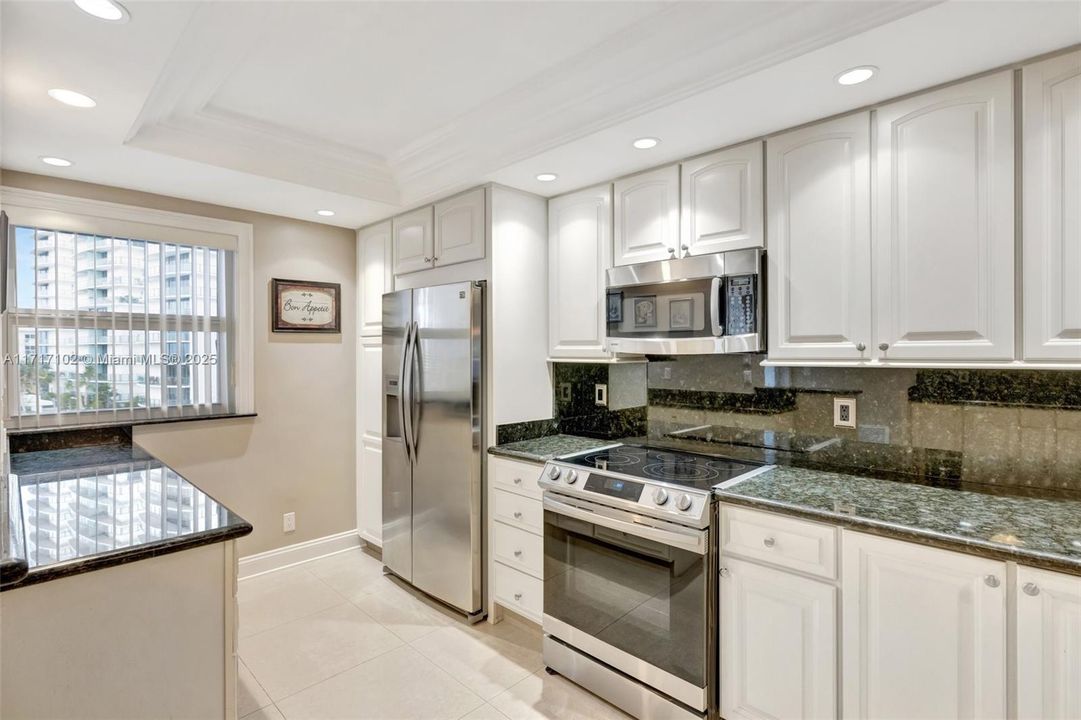 For Sale: $649,999 (2 beds, 2 baths, 1310 Square Feet)