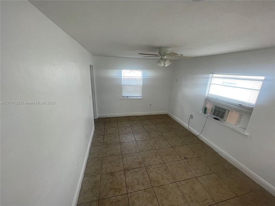 For Rent: $1,300 (0 beds, 1 baths, 440 Square Feet)