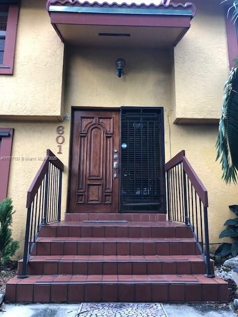 For Rent: $2,600 (2 beds, 2 baths, 1375 Square Feet)