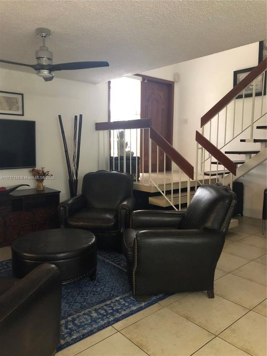 For Rent: $2,600 (2 beds, 2 baths, 1375 Square Feet)