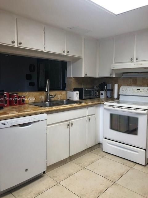 For Rent: $2,600 (2 beds, 2 baths, 1375 Square Feet)