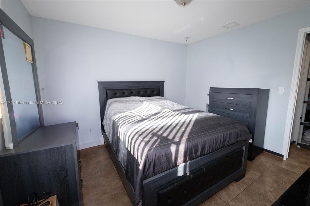 For Sale: $233,000 (2 beds, 1 baths, 782 Square Feet)