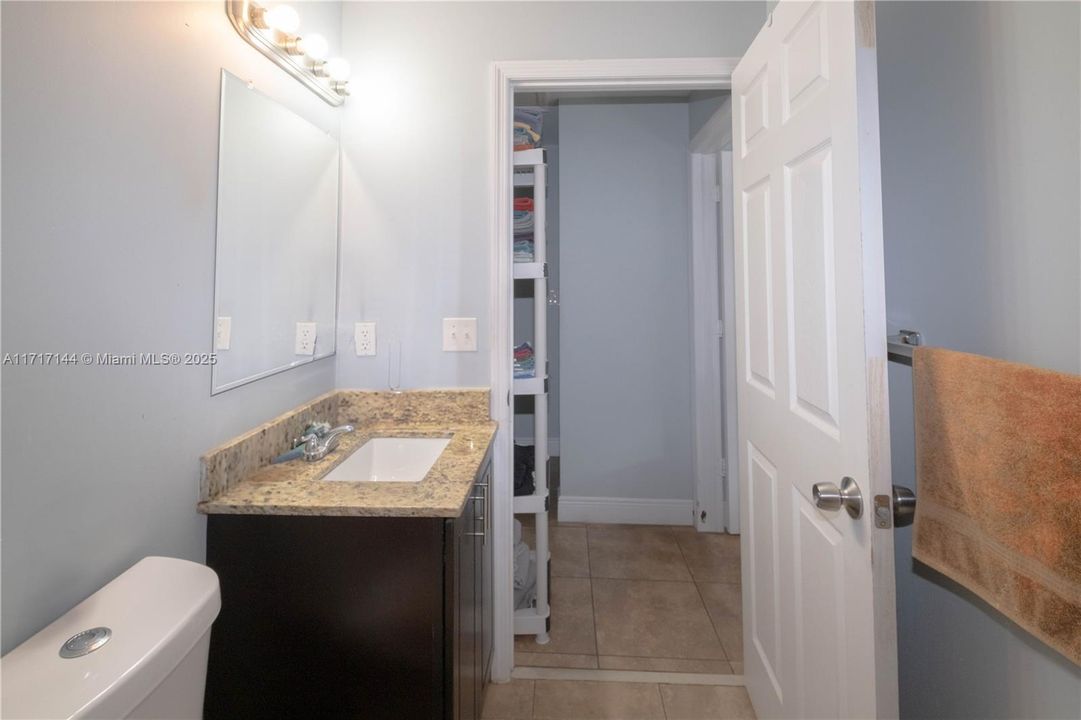 For Sale: $233,000 (2 beds, 1 baths, 782 Square Feet)