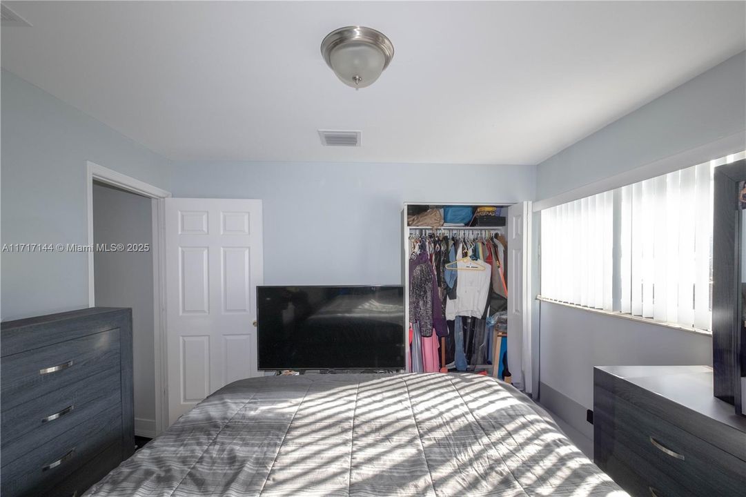 For Sale: $233,000 (2 beds, 1 baths, 782 Square Feet)