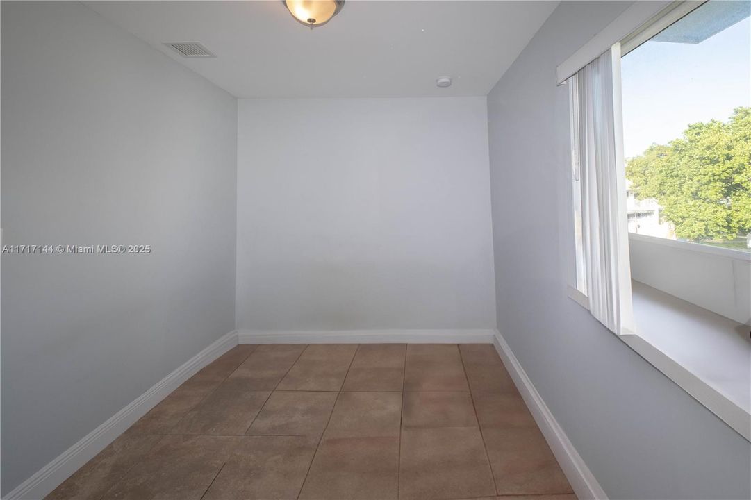 For Sale: $233,000 (2 beds, 1 baths, 782 Square Feet)