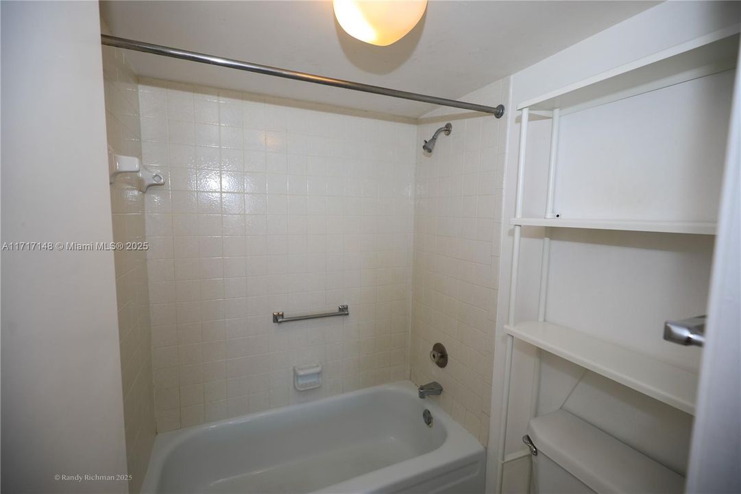 For Rent: $3,250 (2 beds, 2 baths, 990 Square Feet)