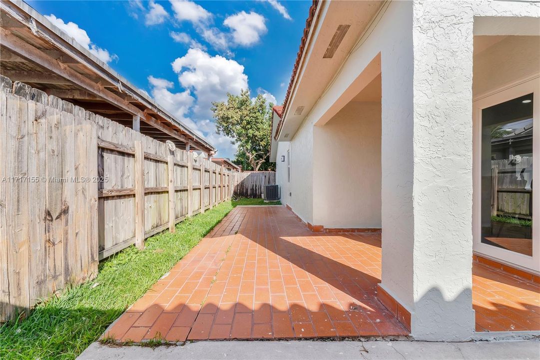 For Sale: $512,000 (3 beds, 2 baths, 1324 Square Feet)