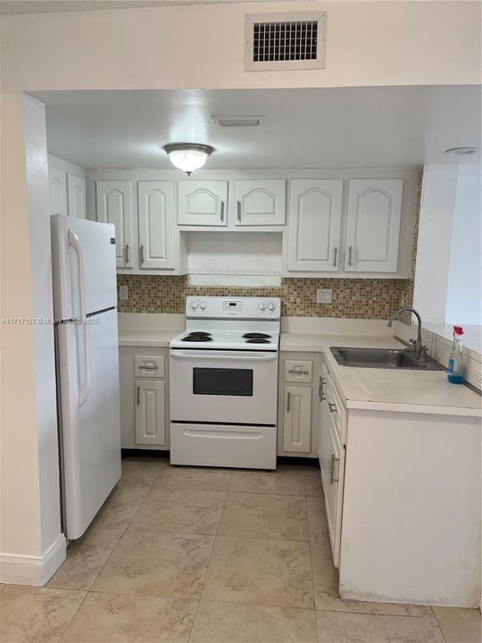 For Sale: $310,900 (2 beds, 2 baths, 845 Square Feet)