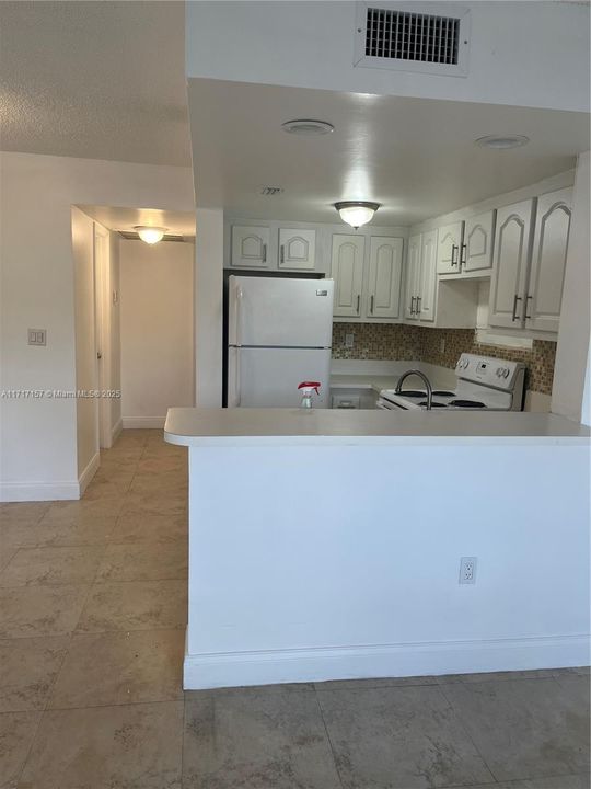 For Sale: $310,900 (2 beds, 2 baths, 845 Square Feet)