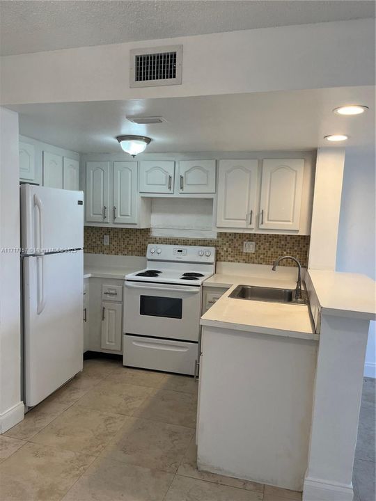 For Sale: $310,900 (2 beds, 2 baths, 845 Square Feet)