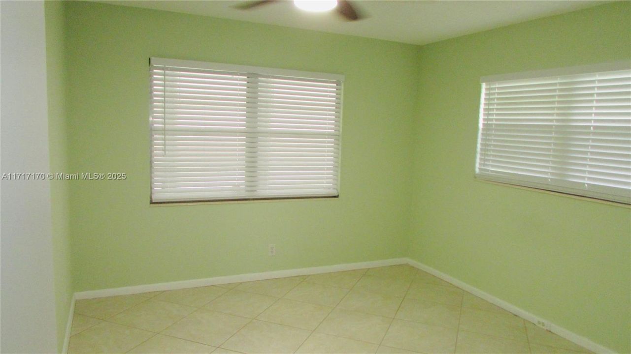 For Rent: $2,000 (2 beds, 1 baths, 820 Square Feet)