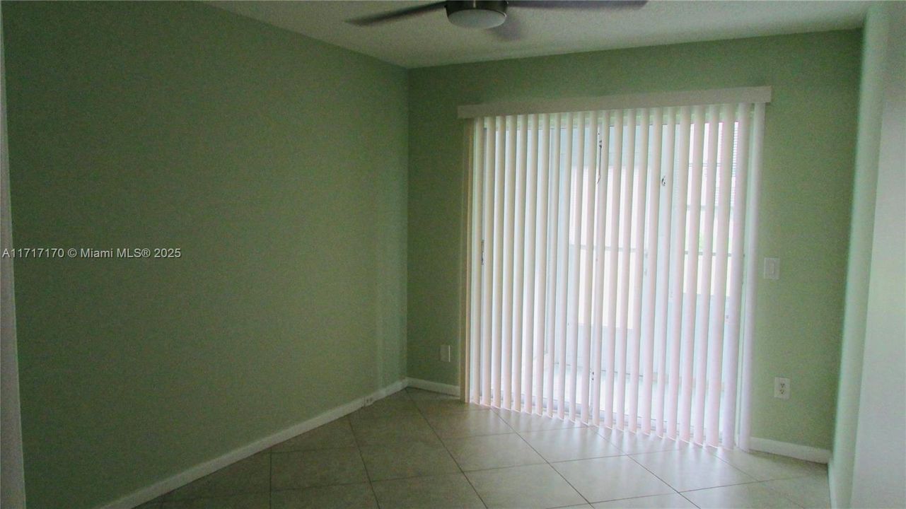 For Rent: $2,000 (2 beds, 1 baths, 820 Square Feet)